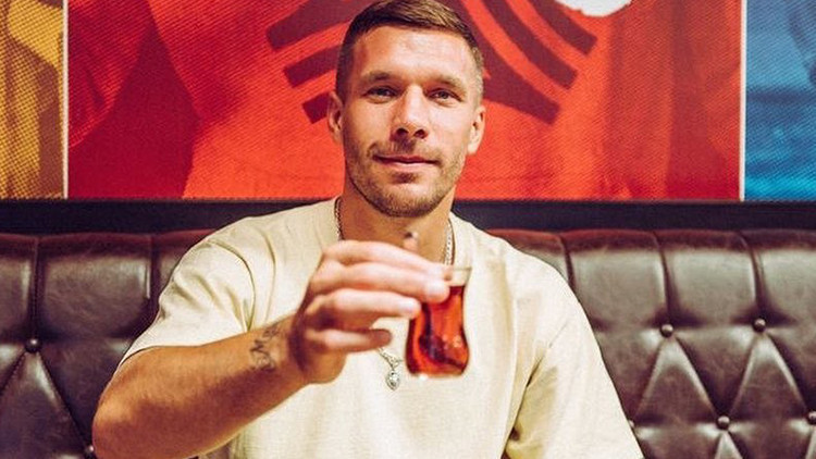 Son Dakika: Lukas Podolski geri dönüyor Böyle duyurdular...