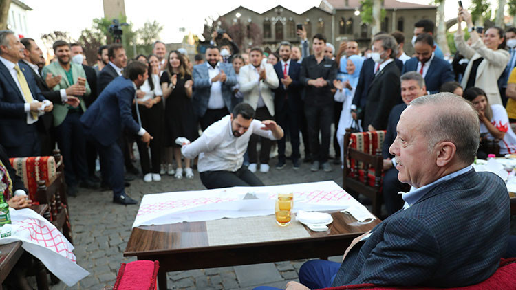Cumhurbaşkanı Erdoğan gençlerle bir araya geldi - Son Dakika Haberler