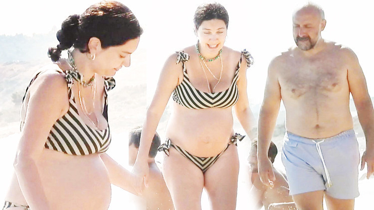 Bergüzar Korel ve Halit Ergenç tatile devam ediyor... Çeşme’de aile saadeti