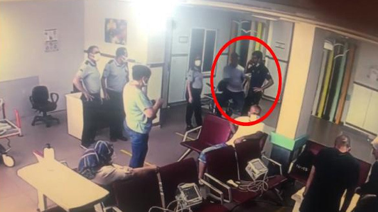 Yardım istedi, polisin tabancasını kaptı Anbean kamerada