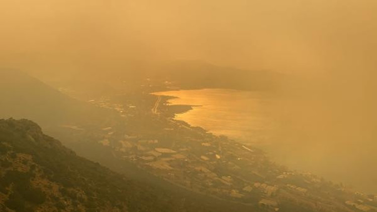 Son dakika... Mersin Aydıncıktaki orman yangını ikinci gününde