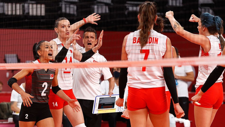 Son dakika: Filenin Sultanları geri dönemedi Dünya 1 numarası ABD, Tokyo 2020de bunu ilk kez yaşadı... (ABD 3-2 Türkiye voleybol maçı özeti)