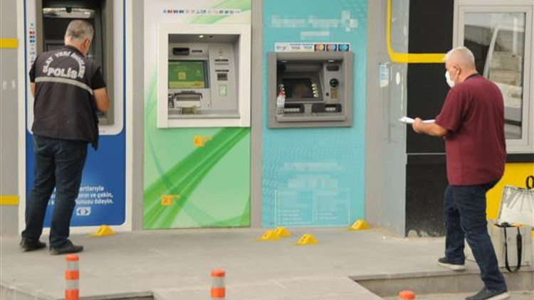 ATMden para çekerken sırtından vuruldu ATMden para çekerken sırtından vuruldu
