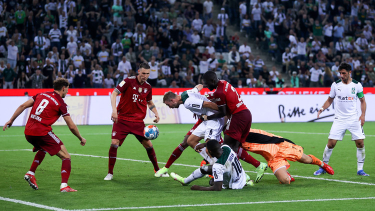 Bundesligada son şampiyon Bayern Münih sezona puan kaybıyla başladı