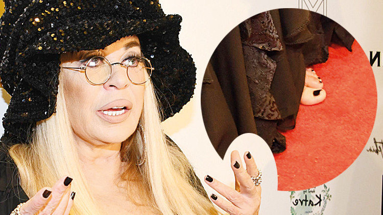 Yalın ayak jüri: Zerrin Özer Yalın ayak jüri: Zerrin Özer