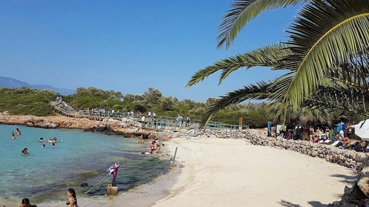 Nereden nereye... Kleopatra Plajında bir servet yatıyor Yok olursa geri getirmek imkansız... Nereden nereye... Kleopatra Plajında bir servet yatıyor Yok olursa geri getirmek imkansız...