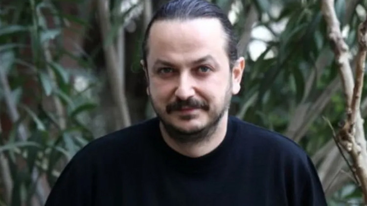 Opera sanatçısı Güvenç Dağüstüne saldırdığı iddia edilen 2 şüpheli, adli kontrol şartıyla serbest bırakıldı Opera sanatçısı Güvenç Dağüstüne saldırdığı iddia edilen 2 şüpheli, adli kontrol şartıyla serbest bırakıldı