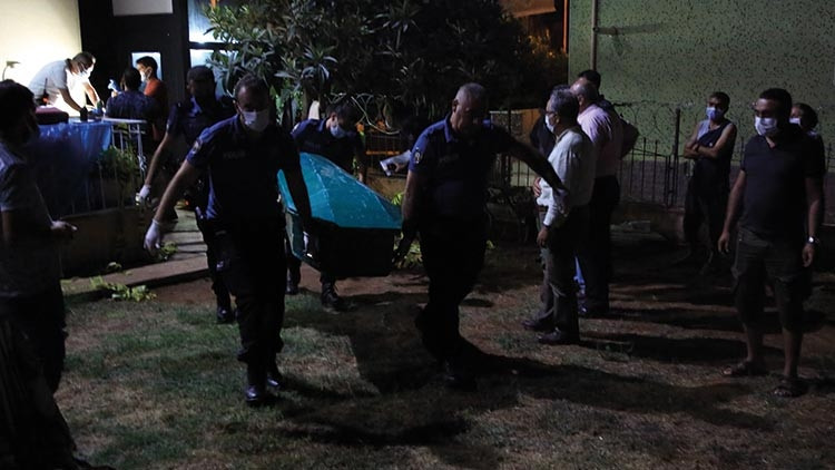 Mersinde korkunç kaza Üzerine asansör kabini düşen kadın hayatını kaybetti Mersinde korkunç kaza Üzerine asansör kabini düşen kadın hayatını kaybetti
