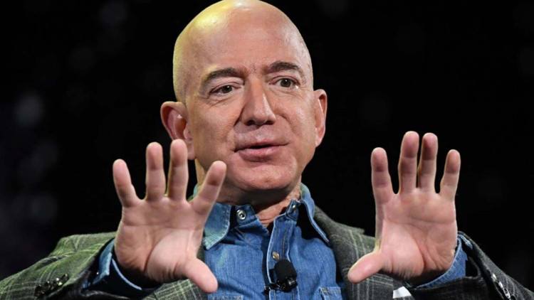 Uzaya gidip geldi şimdi de... Jeff Bezos ölümsüzlük arayışında Uzaya gidip geldi şimdi de... Jeff Bezos ölümsüzlük arayışında