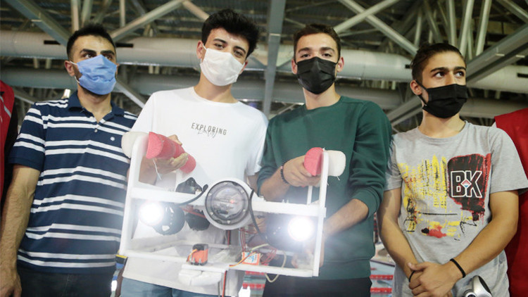 Erzurumlu liseliler su altı robotu yaptı