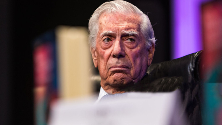 Llosa’dan destansı bir büyülü gerçekçilik şöleni