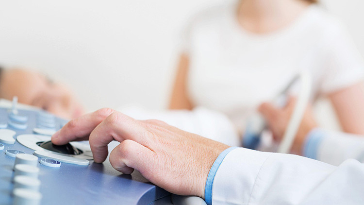 Böylesi gerçekten görülmedi 10 yıllık jinekoloğu biyolojik babası çıktı Böylesi gerçekten görülmedi 10 yıllık jinekoloğu biyolojik babası çıktı