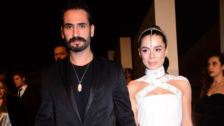 Özge Özpirinçci ve Burak Yamantürk evlendi Özge Özpirinçci ve Burak Yamantürk evlendi