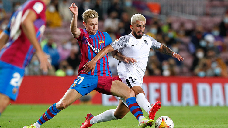 Barcelona, puanı son dakikada kurtardı Granada...