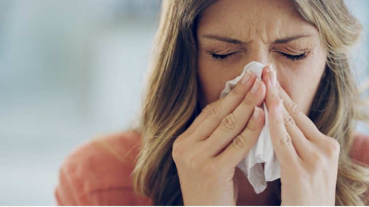 Korona mıyım grip mi Koronavirüs ile grip ve nezle belirtileri arasındaki farkları uzmanı anlattı