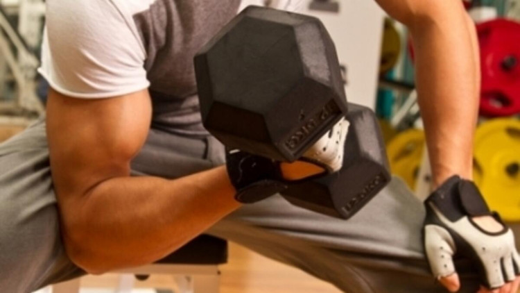 Reverse barbell curl nedir, ne işe yarar ve nasıl yapılır Reverse barbell curl hareketi hangi kasları ve nereyi çalıştırır