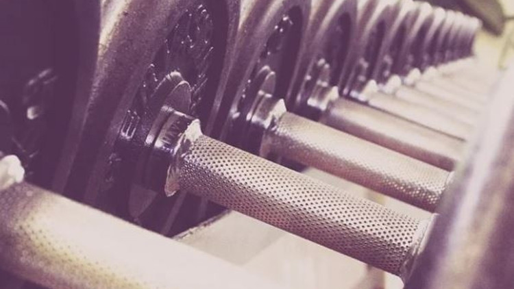 Kettlebell swing nedir, ne işe yarar ve nasıl yapılır Kettlebell swing hareketi hangi kasları ve nereyi çalıştırır