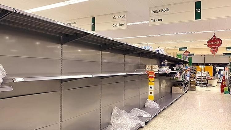 Panikleyen markete koştu... İngilterede raflar boşaldı