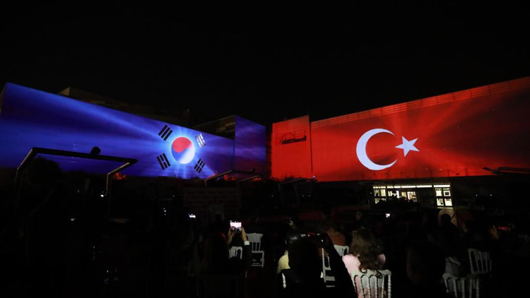 Güçlü bağları anlatan gösteri