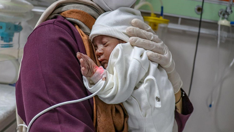 Yılda bin ve üzerinde doğum yapılan hastanelerde Emzirme Destek Birimleri kurulacak