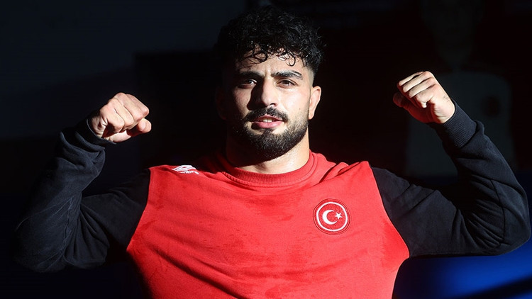 Ramazan Sarı 23 Yaş Altı Dünya Güreş Şampiyonasında ikinci oldu