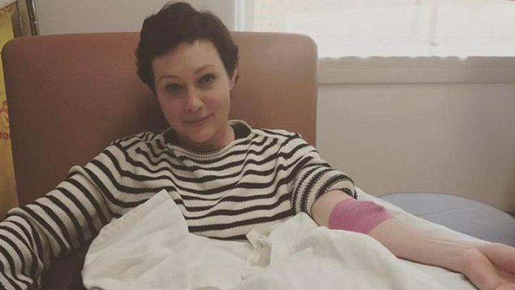 Kanser oldum ama hala kendime gülebiliyorum Kanser oldum ama hala kendime gülebiliyorum