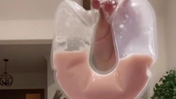 Emziren anne, pembe sütünü takipçileri ile paylaştı Bana olsa kalp krizi geçirirdim