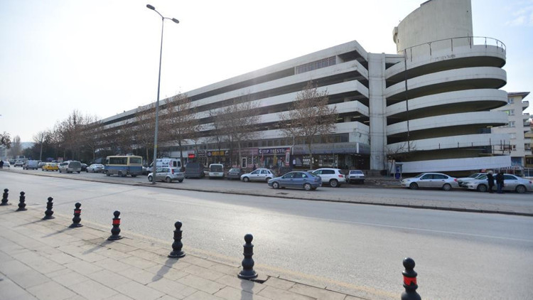 Otopark yeniden hizmete açıldı