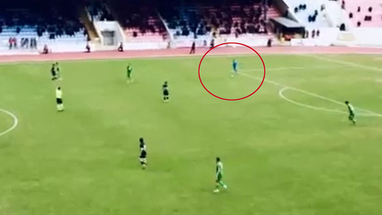 Isparta 32 Sporda Alp Arda resitali Hem penaltı kurtardı hem de 70 metreden asist yaptı