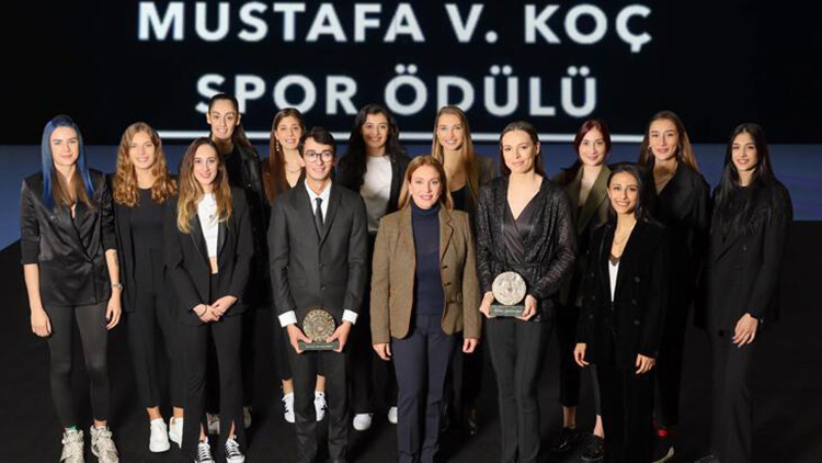 Mete Gazoz ve A Milli Kadın Voleybol Takımına büyük onur Mete Gazoz ve A Milli Kadın Voleybol Takımına büyük onur
