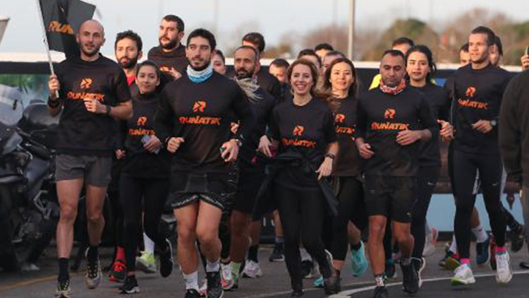 Runatik, sporseverlerin katılımıyla bugün koşuldu Runatik, sporseverlerin katılımıyla bugün koşuldu