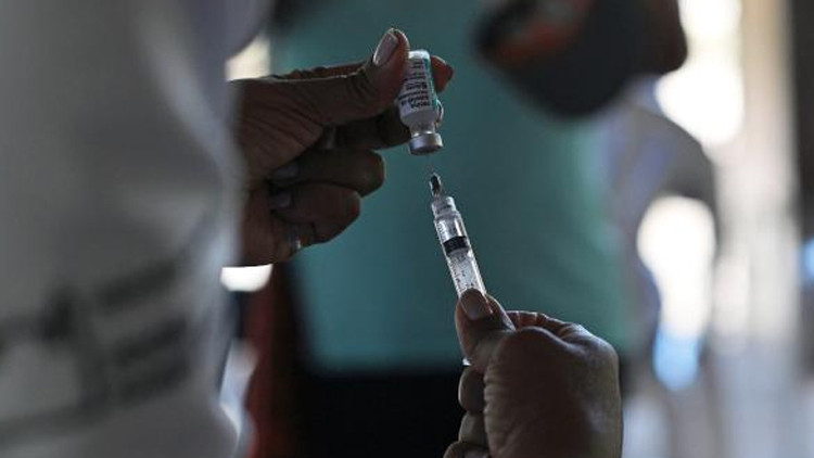 İngiltere Omicron aşısı için düğmeye bastı