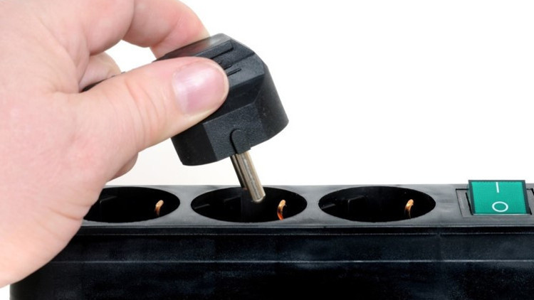 Tatile çıkmadan önce cihazlarınızın fişini çekmeyi unutmayın Tatile çıkmadan önce cihazlarınızın fişini çekmeyi unutmayın