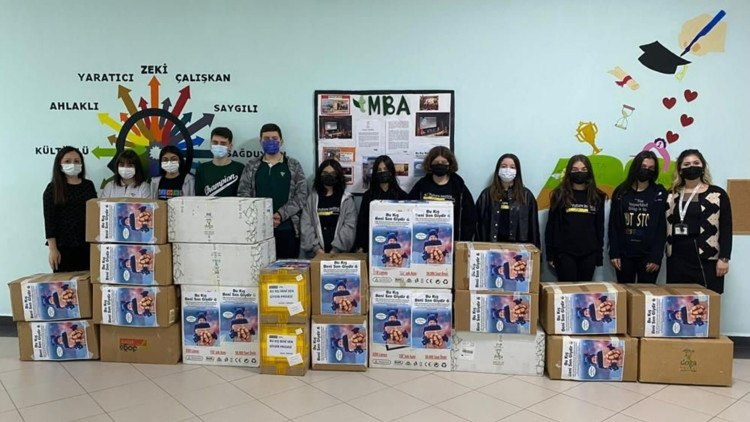 “Bu kış beni sen giydir” projesi ile 5 bin minik kalp daha ısındı
