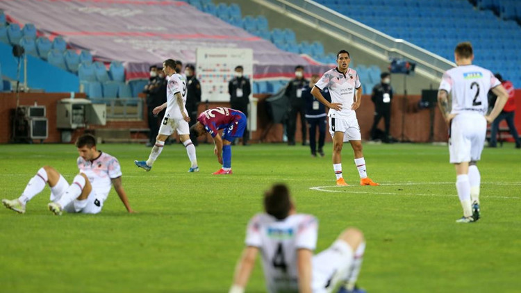 Salonda coşku sahada hüsran