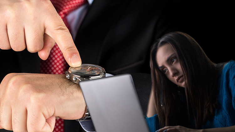 Belçikada yeni yasa Patronların mesai dışı çalışanları araması yasaklandı