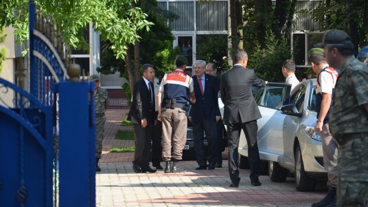 FETÖnün Zirve Yayınevi kumpası davasında karar: 4 kişiye hapis cezası