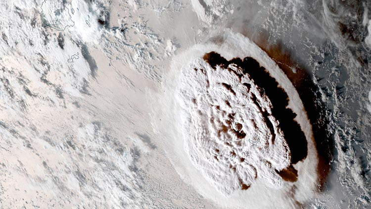 Tonga’daki yanardağ patlamasın dumanı 55 kilometre yukarı çıktı Tonga’daki yanardağ patlamasın dumanı 55 kilometre yukarı çıktı