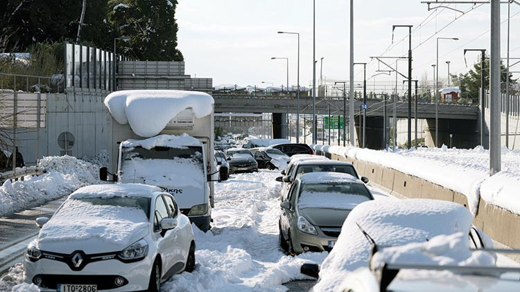 Atina’da kar sonrası suçlama yarışı başladı