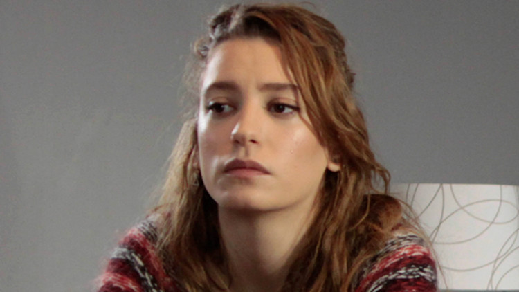 Serenay Sarıkayadan saldırgana önlem 2 ay uzaklaştırma aldı...