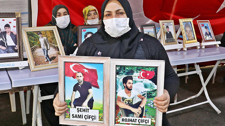 HDP önünde nöbetteki anne Necibe Çiftçi: İki evlat acısı çekiyorum