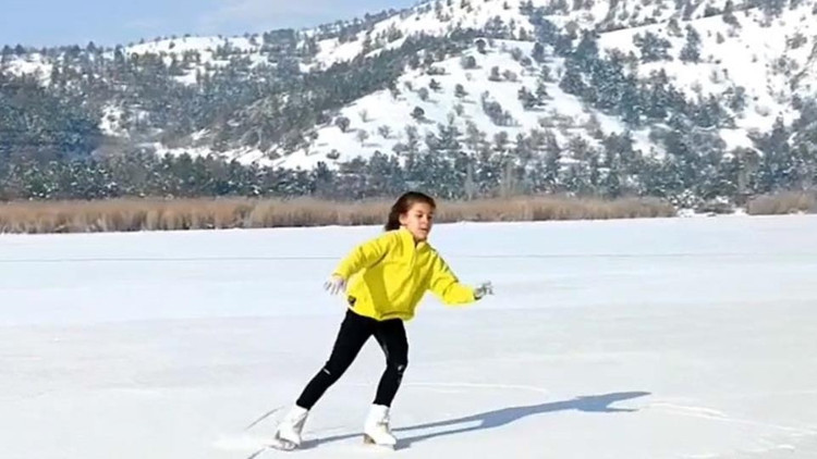Minik Umay’dan Eymir Gölü’nde paten şovu