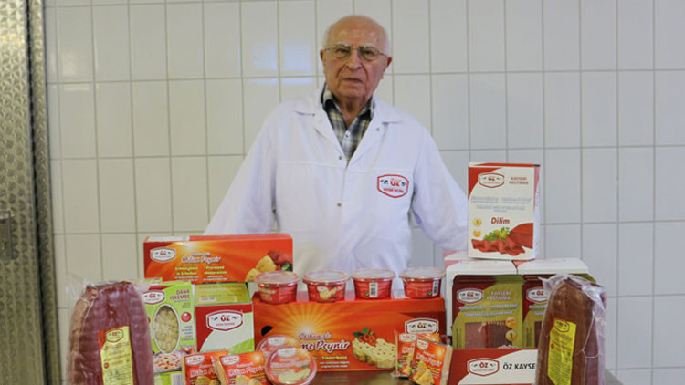 ‘Pastırma Kralı’ Hilmi Selçuk hayatını kaybetti ‘Pastırma Kralı’ Hilmi Selçuk hayatını kaybetti