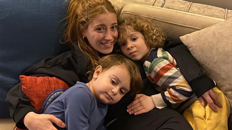 Hazal Kayadan yeni fotoğraf... Hem ana hem hala Hazal Kayadan yeni fotoğraf... Hem ana hem hala