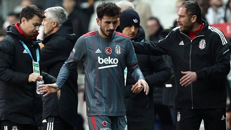 Beşiktaş - Göztepe maçında taraftarlar Oğuzhan Özyakupu ıslıkladı