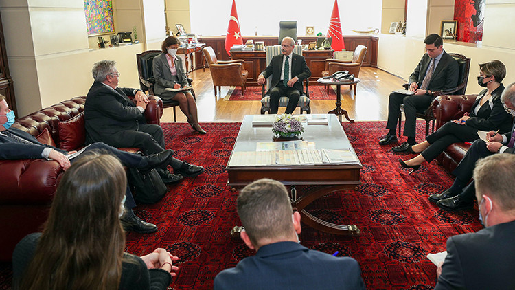 Kılıçdaroğlu, AP Türkiye Raportörü ile görüştü Kılıçdaroğlu, AP Türkiye Raportörü ile görüştü