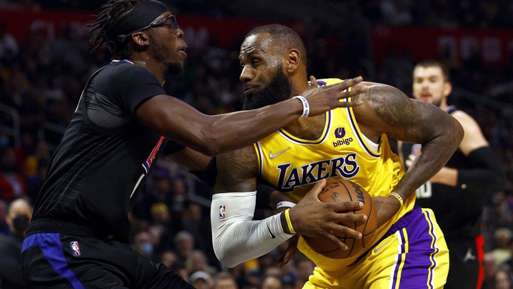 Los Angeles derbisinde kazanan Clippers