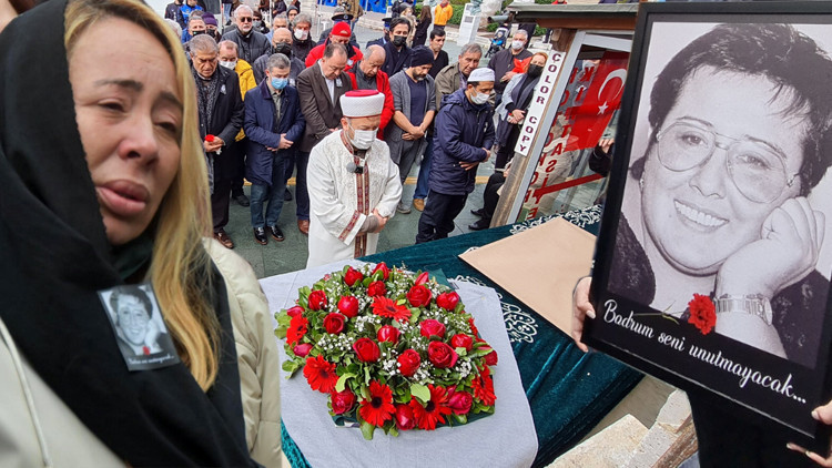 Akrep Nalan son yolculuğuna ’Halikarnas’ parçası ile uğurlandı