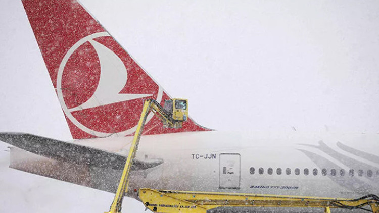 Hava ulaşımına kar engeli THYnin iptal seferleri artıyor: Toplam uçuş iptali 407ye ulaştı