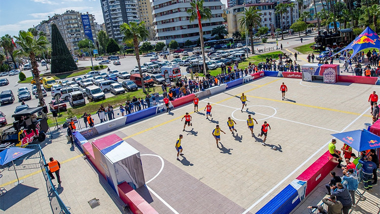 Sokak futbolu geri döndü